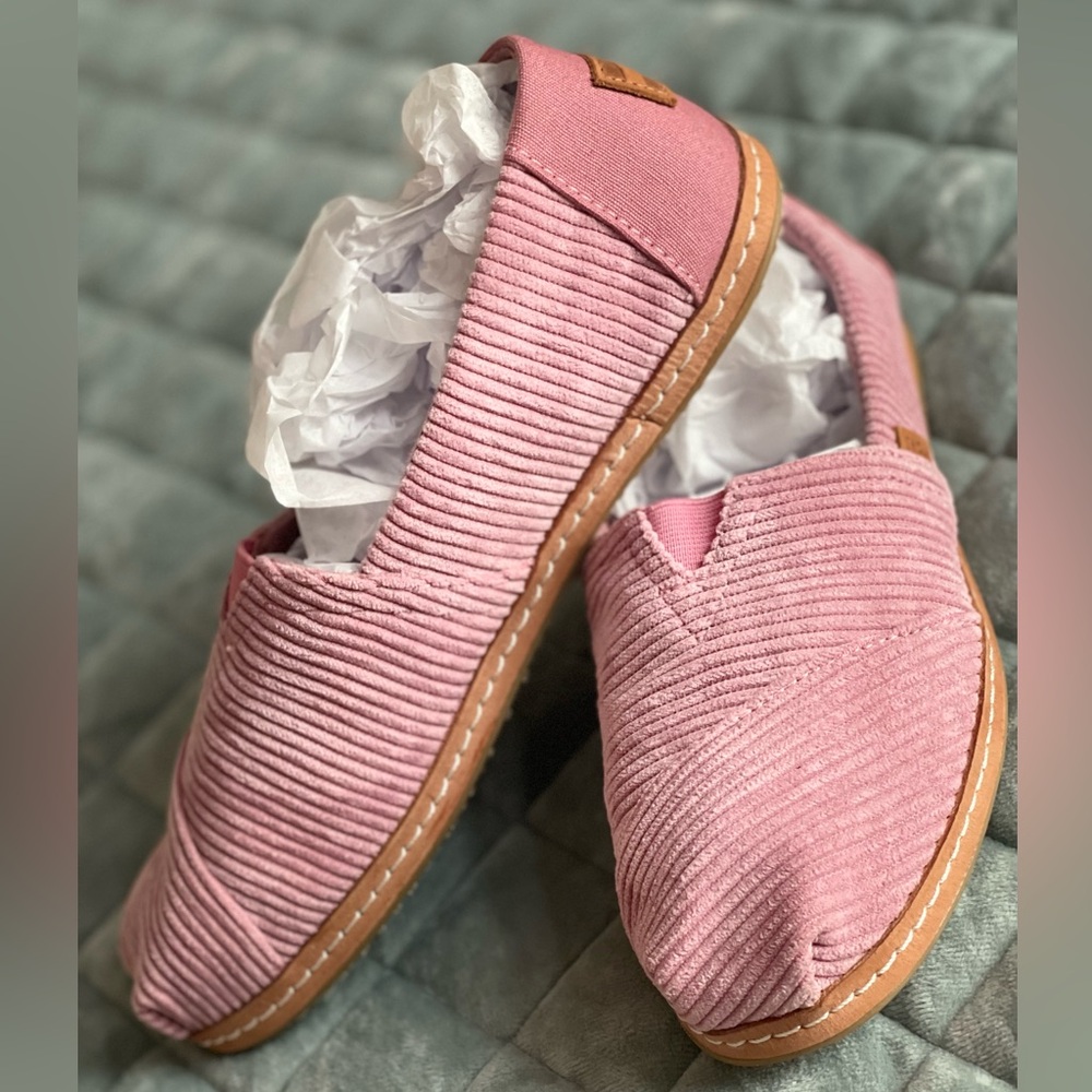 TOMS Women's Pink Corduroy Slip-On Flats ~ Size 7.5 - Picture 3 of 9
